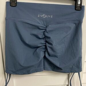 New wo tags evolve shorts